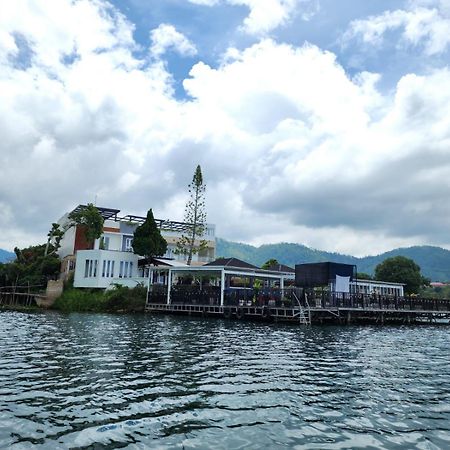 Purnama Balige Hotel Exterior photo