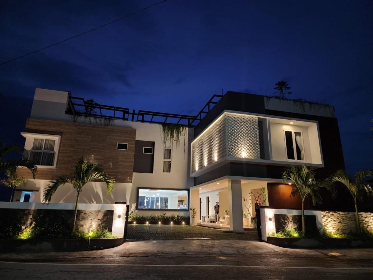 Purnama Balige Hotel Exterior photo