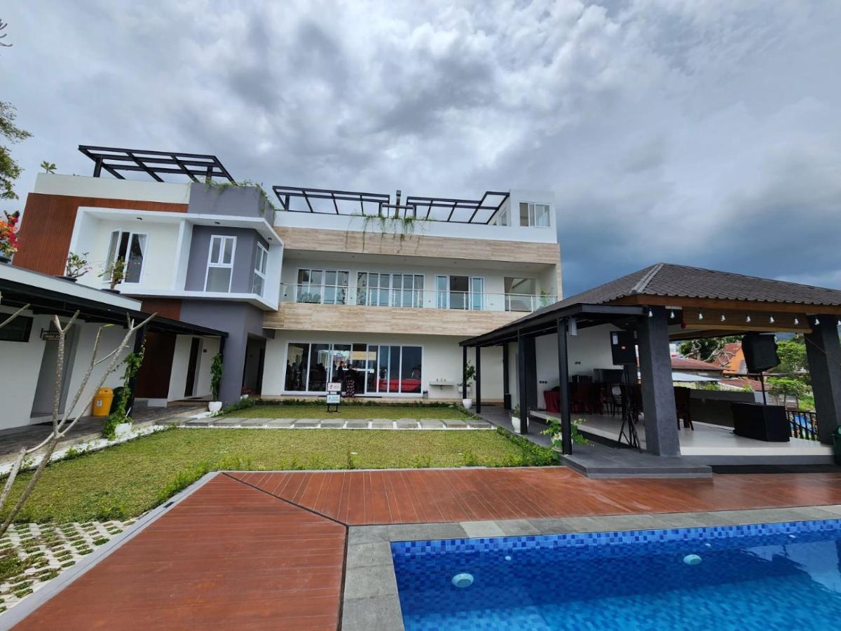 Purnama Balige Hotel Exterior photo