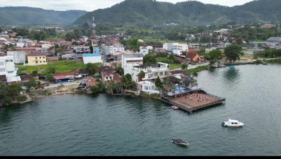 Purnama Balige Hotel Exterior photo