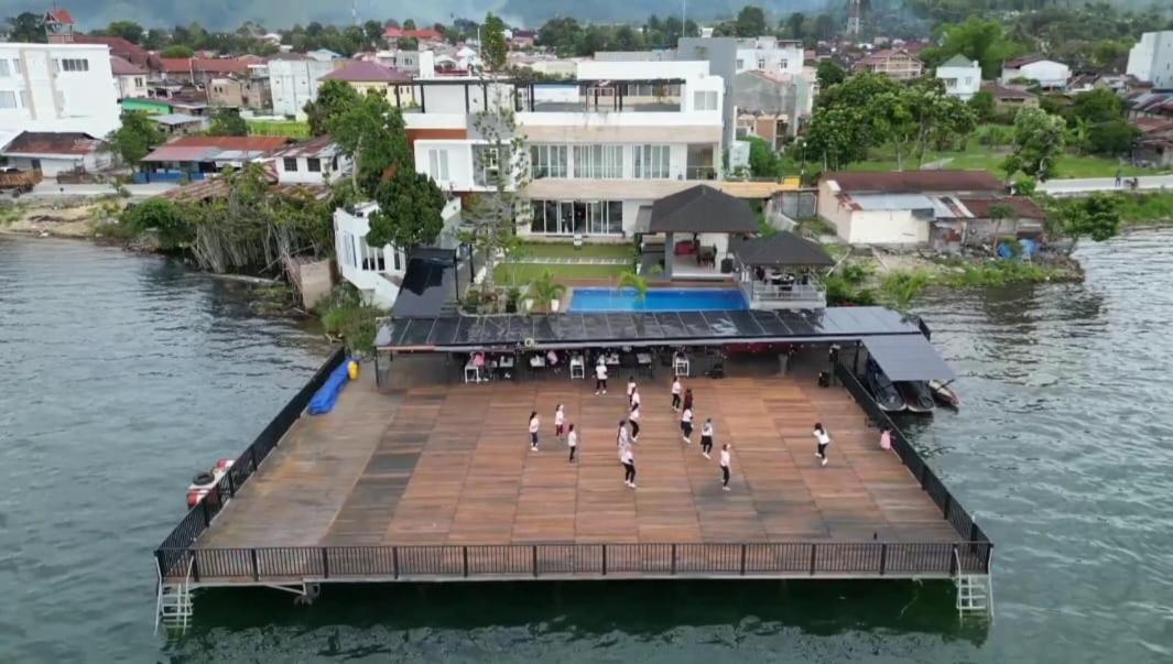 Purnama Balige Hotel Exterior photo