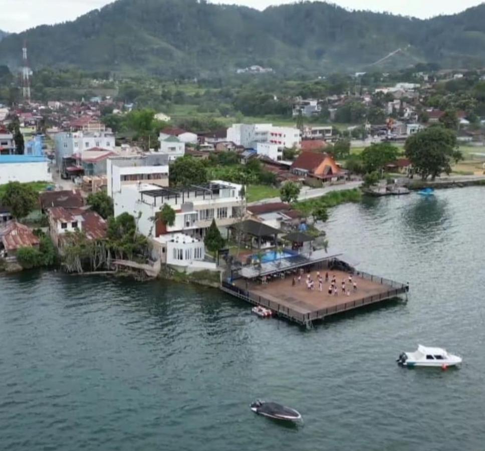 Purnama Balige Hotel Exterior photo