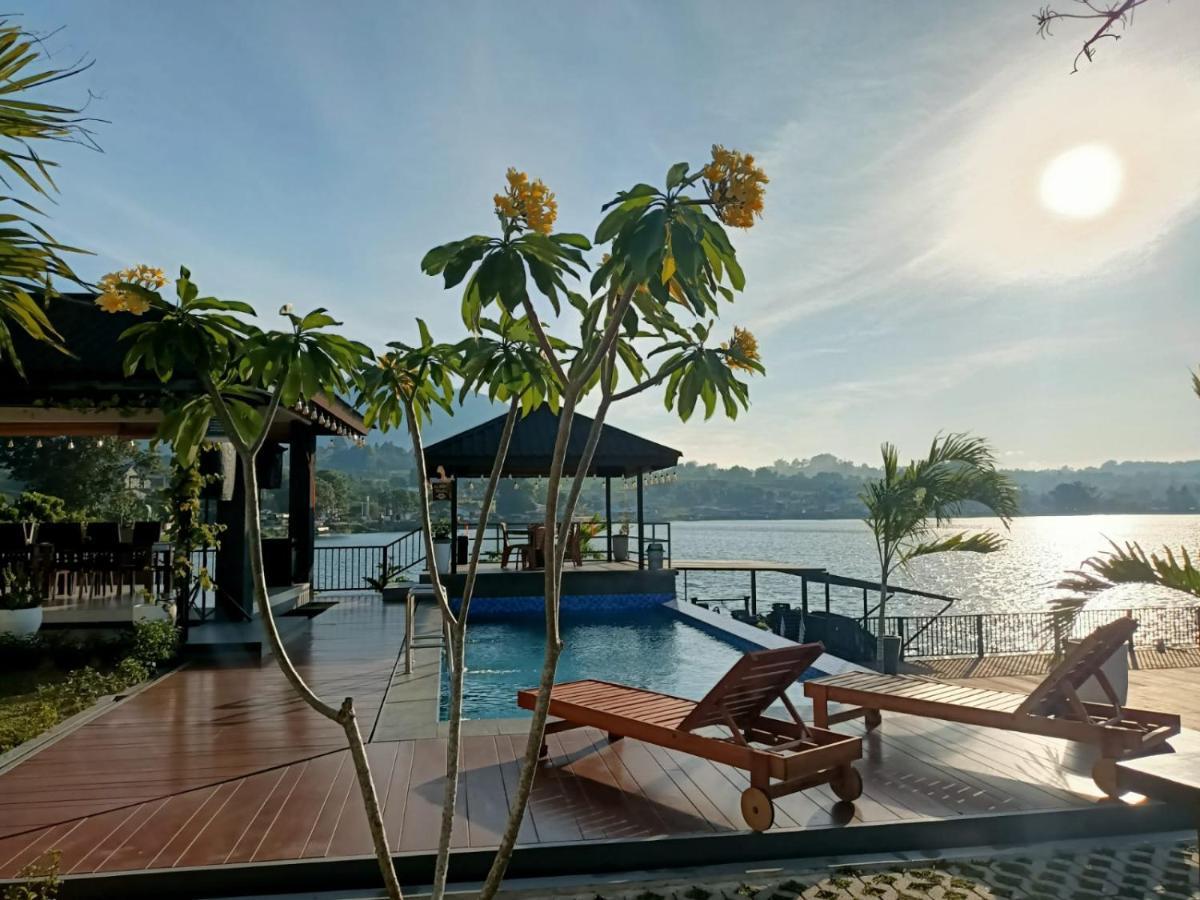 Purnama Balige Hotel Exterior photo