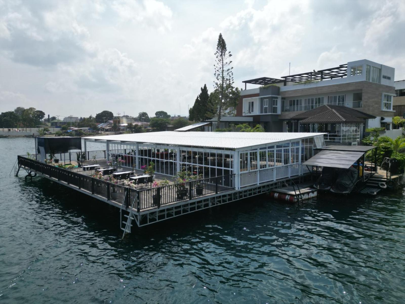 Purnama Balige Hotel Exterior photo