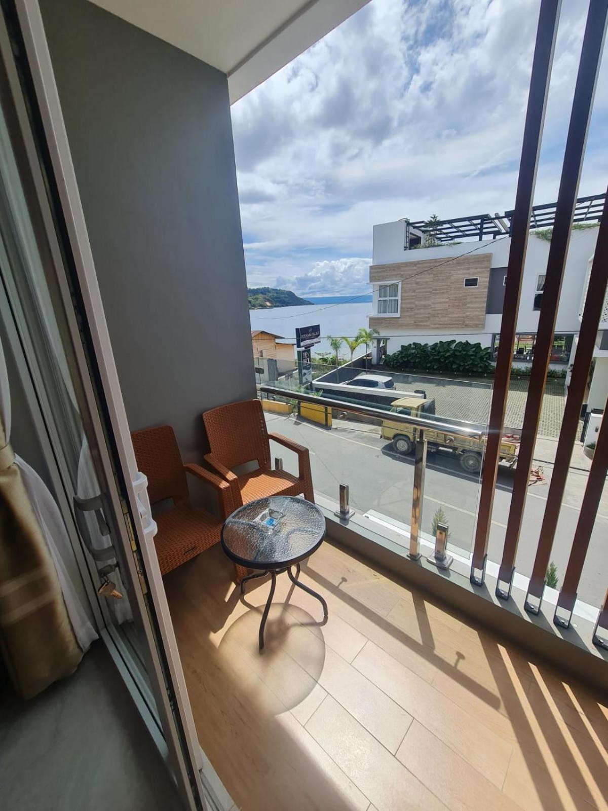 Purnama Balige Hotel Exterior photo